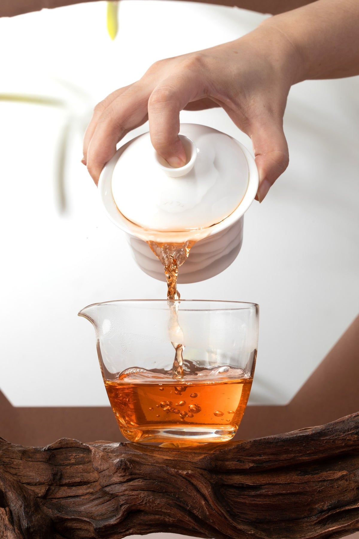 Pouring Lapsang Souchong from a gaiwan
